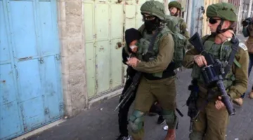 الضفة الغربية: القوات الإسرائيلية تصيب ثلاثة فلسطينيين وت demolish منزلاً وتفجر آخر