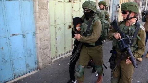 الضفة الغربية: القوات الإسرائيلية تصيب ثلاثة فلسطينيين وت demolish منزلاً وتفجر آخر الضفة الغربية: القوات الإسرائيلية تصيب ثلاثة فلسطينيين وت demolish منزلاً وتفجر آخر
