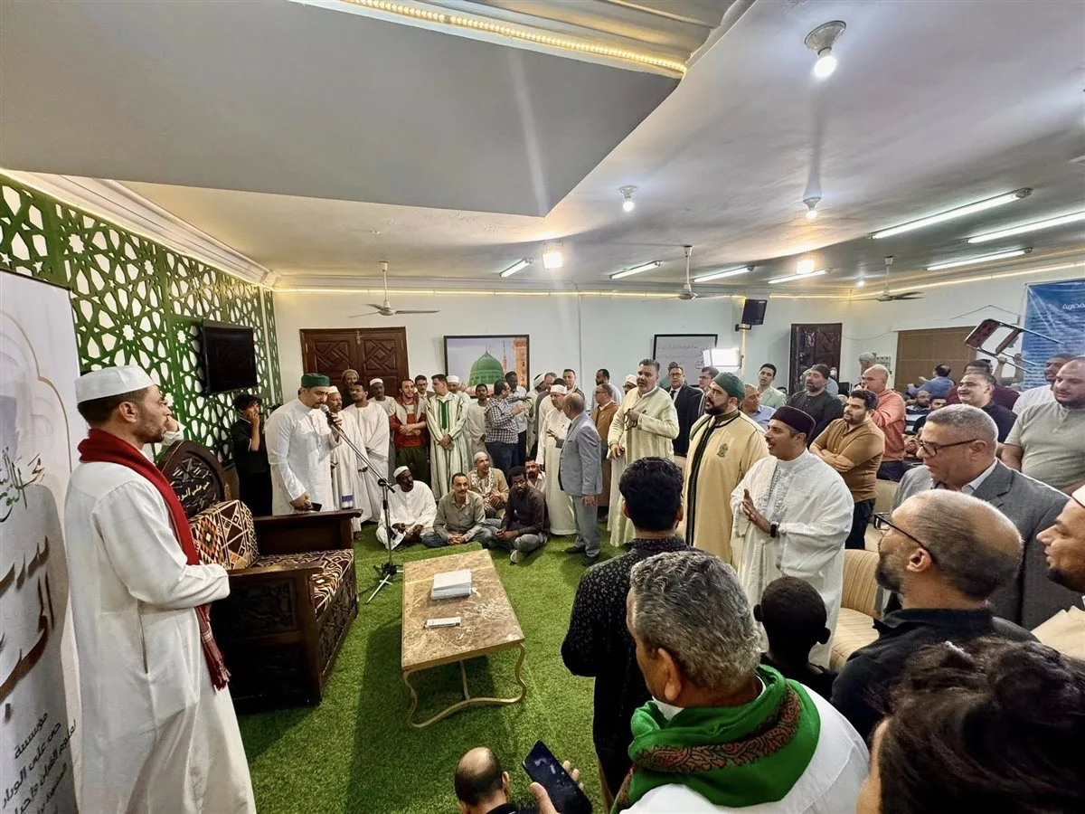 الطرق الصوفية تحتفل بمناسبة دينية في حب الحسين الطرق الصوفية تحتفل بمناسبة دينية في حب الحسين