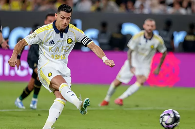 الطريق لا يزال مفتوحاً.. كم هدفاً ينقص رونالدو لتحقيق الألف في مشواره الكروي؟ الطريق لا يزال مفتوحاً.. كم هدفاً ينقص رونالدو لتحقيق الألف في مشواره الكروي؟