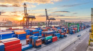 خطة حكومية طموحة لتحقيق توازن في التصدير بين المناطق وزيادة قيمته إلى 80 مليار درهم سنويًا