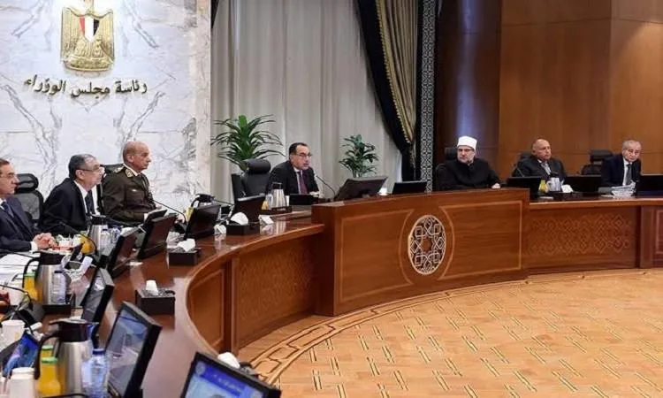 العديد من الملفات والقضايا في اجتماعات مجلس الوزراء الدورية