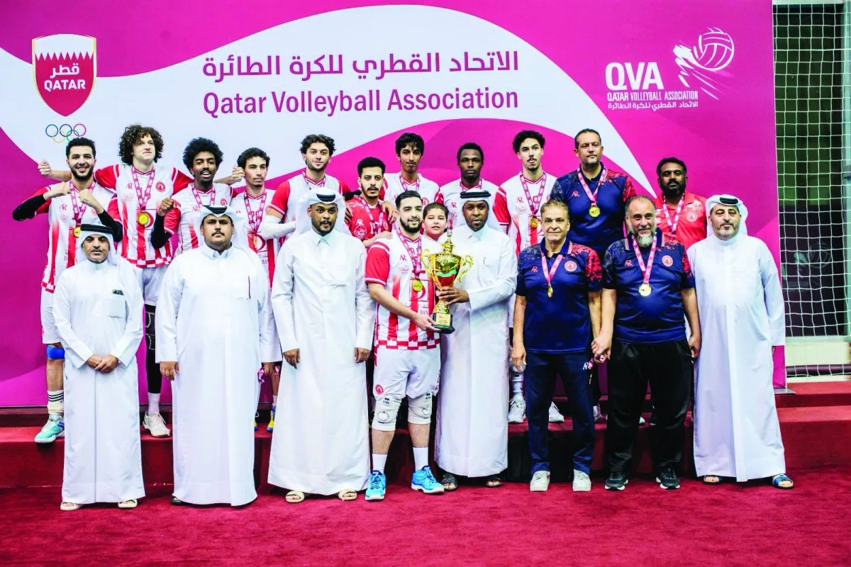 العربي يتوج بلقب كأس الشباب في كرة الطائرة العربي يتوج بلقب كأس الشباب في كرة الطائرة