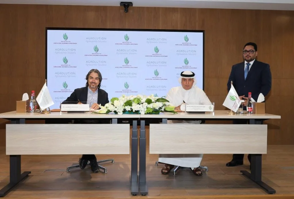 “العربية للاستثمار” توقّع اتفاقية تعاون مع شركة أجروليوشن الإسبانية لتطوير مشاريع زراعية “العربية للاستثمار” توقّع اتفاقية تعاون مع شركة أجروليوشن الإسبانية لتطوير مشاريع زراعية