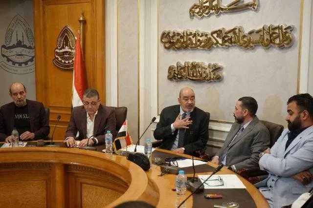 الغرفة التجارية: توزيع دفعة ثالثة من مستحقات الشركات والمصانع التابعة للقطاع عبر هيئة الشراء الموحد بداية الشهر القادم. الغرفة التجارية: توزيع دفعة ثالثة من مستحقات الشركات والمصانع التابعة للقطاع عبر هيئة الشراء الموحد بداية الشهر القادم.