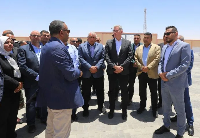 وزير البترول يدشن محطة ثابتة لتخفيض الغاز الطبيعي في مدينة الخارجة بالوادي الجديد وزير البترول يدشن محطة ثابتة لتخفيض الغاز الطبيعي في مدينة الخارجة بالوادي الجديد
