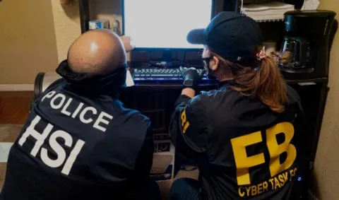 الـ FBI تحذر الطلاب من السعودية والإمارات وقطر والأردن في الولايات المتحدة الـ FBI تحذر الطلاب من السعودية والإمارات وقطر والأردن في الولايات المتحدة