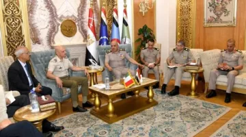 الفريق أحمد خليفة، رئيس أركان حرب القوات المسلحة، يلتقي برئيس هيئة الأركان المشتركة الإيطالية.