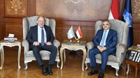 الفريق أسامة ربيع يلتقي السفير الأرجنتيني لبحث التعاون في مجالات التكريك والنظم الملاحية المتطورة