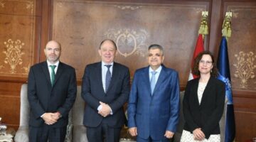 الفريق أسامة ربيع يلتقي السفير الأرجنتيني لبحث سبل التعاون المشترك في مجالات التكريك والنظم الملاحية المتطورة