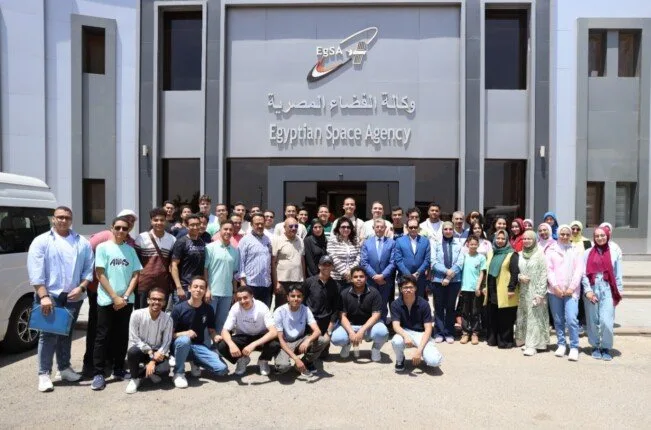 «الفضاء المصرية» تستقبل طلاب أسيوط في جولة لاستكشاف أسرار الأقمار الصناعية والتكنولوجيا الفضائية