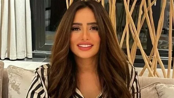 الفنانة زينة تحضر أمام نيابة الشيخ زايد للإدلاء بشهادتها في حادث هجوم كلب على ابنها الفنانة زينة تحضر أمام نيابة الشيخ زايد للإدلاء بشهادتها في حادث هجوم كلب على ابنها