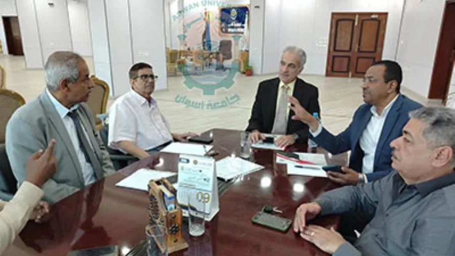 القائم بأعمال رئيس جامعة أسوان يستعرض معايير الجودة والاعتماد في كليات الجامعة