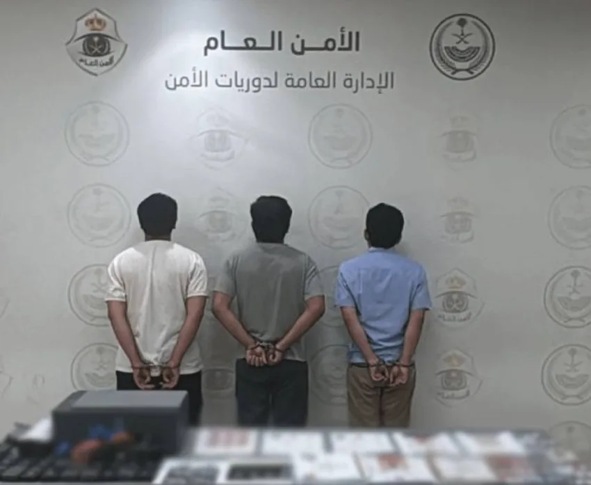 القبض على 3 متهمين في قضايا حج مزيفة القبض على 3 متهمين في قضايا حج مزيفة