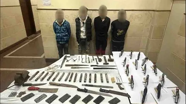 القبض على 4 عناصر إجرامية لاتهامهم بتجارة الأسلحة النارية بالبحيرة