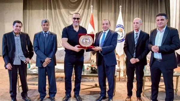 القصة الكاملة لظهور ماجد المصري في جامعة بني سويف: “يا صقر يا صقر” يلهب الأجواء في القاعة القصة الكاملة لظهور ماجد المصري في جامعة بني سويف: “يا صقر يا صقر” يلهب الأجواء في القاعة