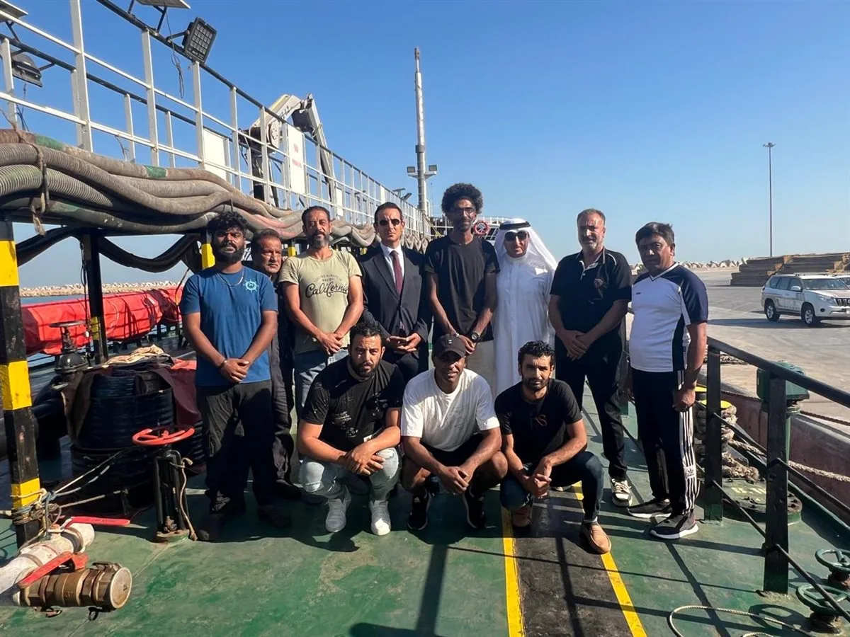 القنصلية المصرية بدبي تلتقي طاقم "البحارة المصريين" على متن السفينة Petro1