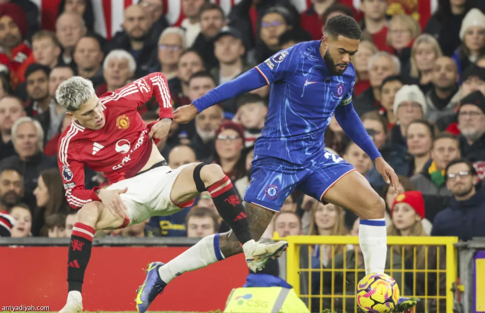 القنوات التي ستنقل مباراة مانشستر يونايتد وتشيلسي اليوم في قمة الدوري الإنجليزي 2025 وتشكيلة الفريقين القنوات التي ستنقل مباراة مانشستر يونايتد وتشيلسي اليوم في قمة الدوري الإنجليزي 2025 وتشكيلة الفريقين
