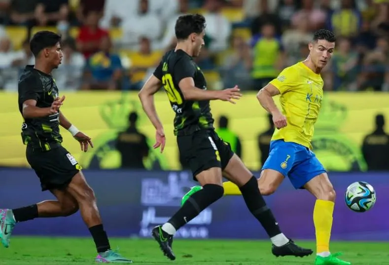 القنوات الناقلة لـ بث مباشر مباراة النصر والاتحاد اليوم في كلاسيكو الدوري السعودي 2024/2025