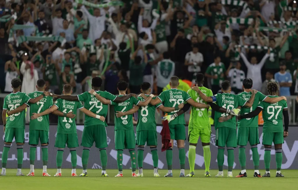 القنوات الناقلة لمباراة الأهلي ضد التعاون بالجولة 30 في الدوري السعودي