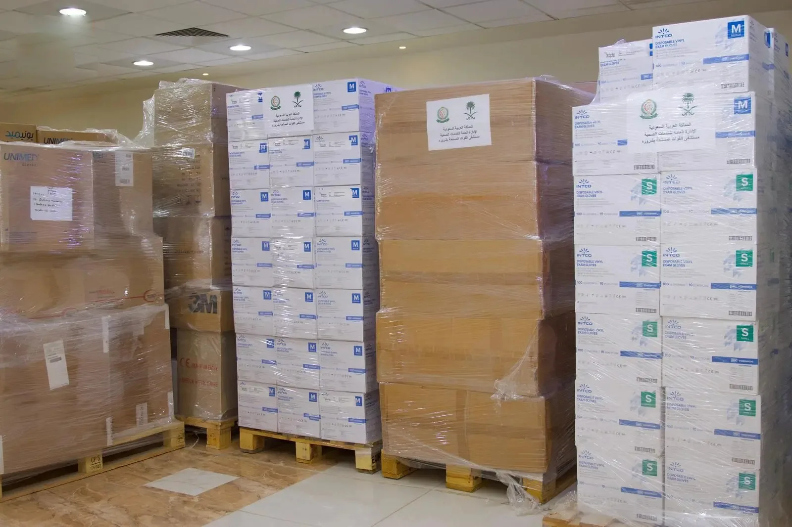 القوات المشتركة تزود المستشفيات الميدانية في اليمن بـ339 طبلية من الدعم الطبي