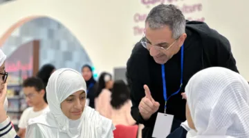 الكاتب الأردني محمد النابلسي: الأطفال العمانيون المهتمون بالمعرفة لديهم قابلية للمشاركة في مناقشات معمقة حول الأفكار الفلسفية.