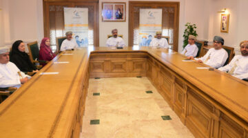 اللجنة العُمانية لحقوق الإنسان تُدشّن “دليل حقوق القوى العاملة في القطاع الخاص” بـ 6 لغات