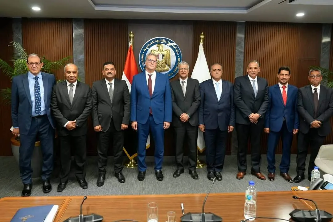 اللجنة النقابية تقدر زيارة وزير البترول إلى منطقة أبو طرطور وتثنى على جهود الموظفين اللجنة النقابية تقدر زيارة وزير البترول إلى منطقة أبو طرطور وتثنى على جهود الموظفين