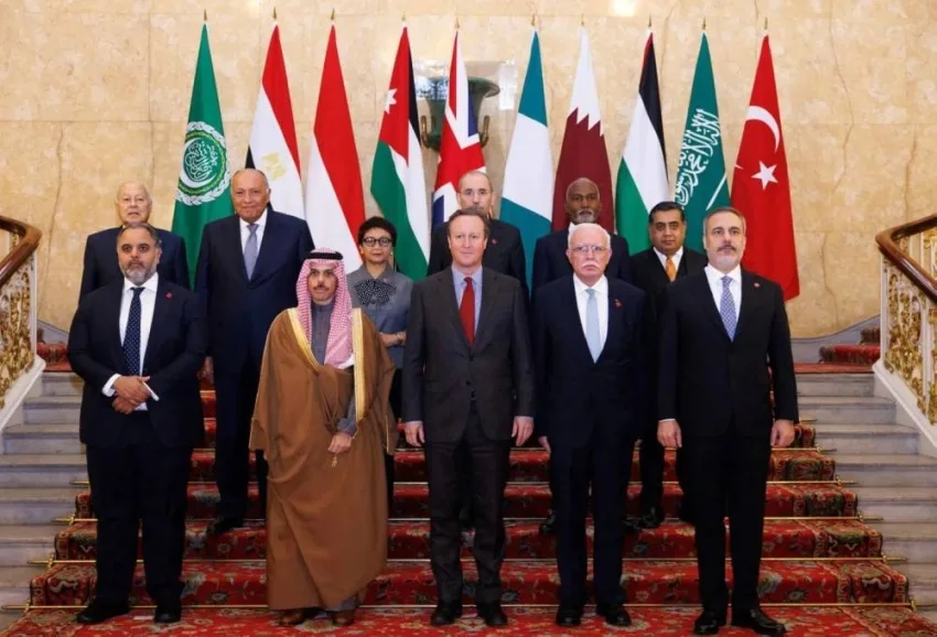 اللجنة الوزارية المعينة من القمة العربية الإسلامية تُثمن البيان المشترك الذي أصدره زعماء المملكة المتحدة وفرنسا وكندا حول الأوضاع في غزة والضفة الغربية. اللجنة الوزارية المعينة من القمة العربية الإسلامية تُثمن البيان المشترك الذي أصدره زعماء المملكة المتحدة وفرنسا وكندا حول الأوضاع في غزة والضفة الغربية.