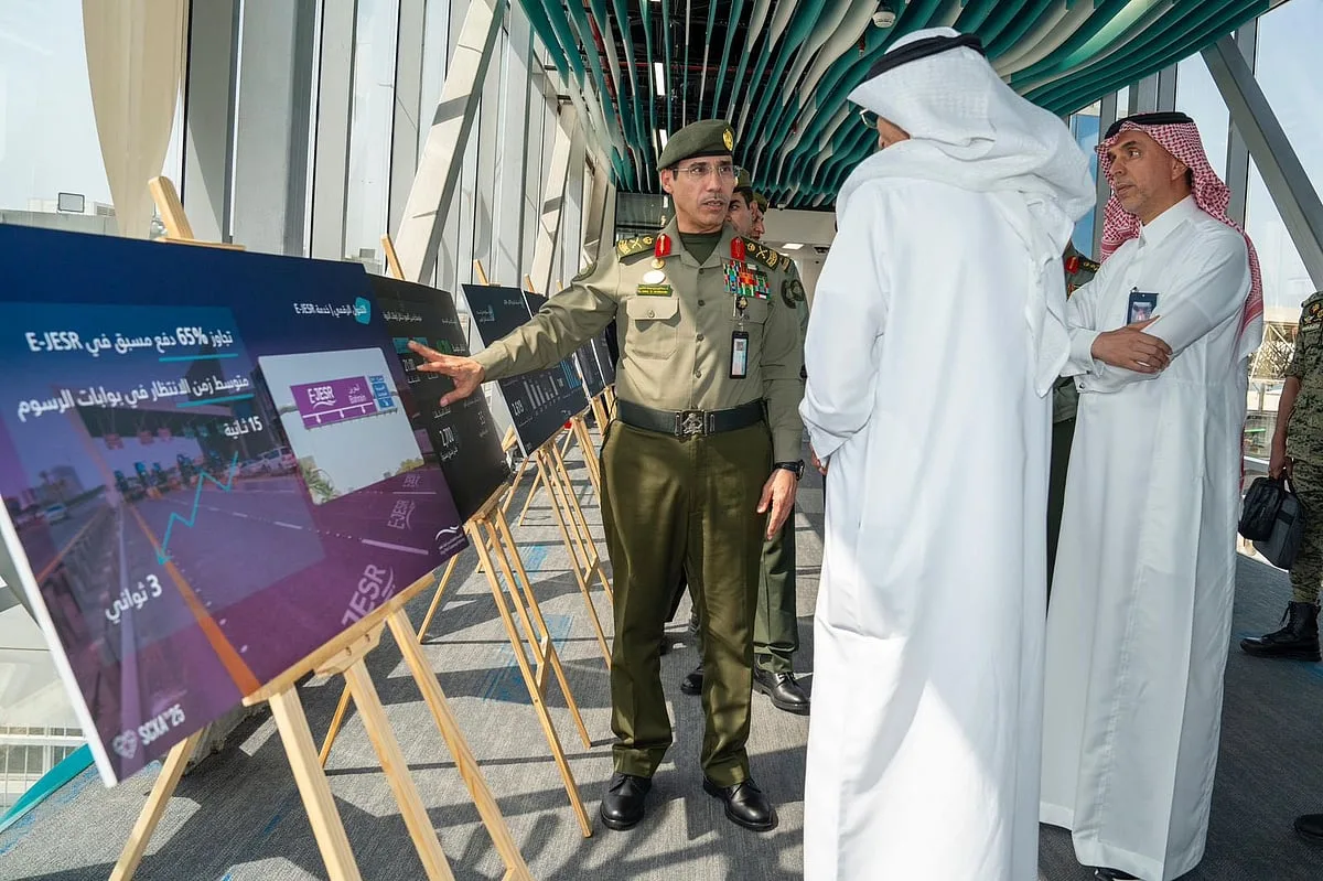 اللواء المربع يقوم بزيارة تفقدية لجوازات جسر الملك فهد اللواء المربع يقوم بزيارة تفقدية لجوازات جسر الملك فهد