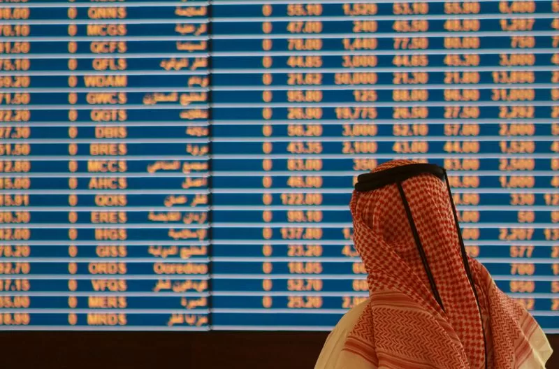 اللون الأخضر ي dominate أداء غالبية مؤشرات البورصات الخليجية، فيما يسجل مؤشر البحرين اتجاهاً مختلفاً.