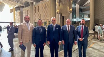 المتحف المصري الكبير يرحب بالمسؤول الأمريكي الرفيع لشؤون العرب والشرق الأوسط