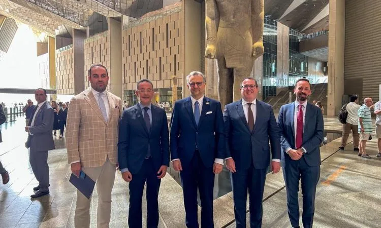 المتحف المصري الكبير يستضيف المستشار الأول للرئيس الأمريكي في الشؤون العربية. المتحف المصري الكبير يستضيف المستشار الأول للرئيس الأمريكي في الشؤون العربية.
