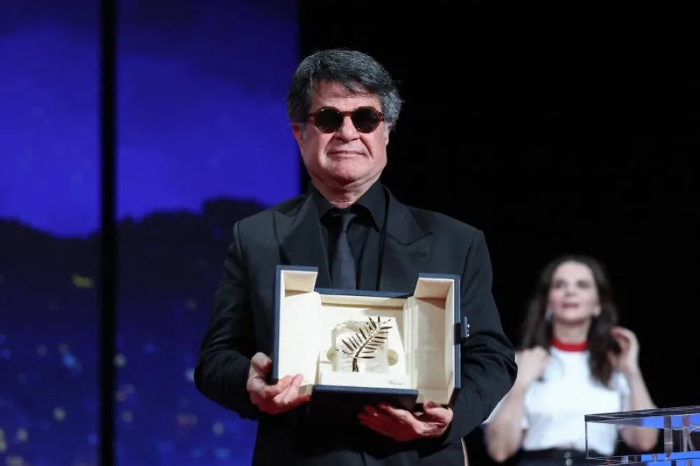 المخرج الإيراني جعفر بناهي يفوز بجائزة السعفة الذهبية في مهرجان كان السينمائي المخرج الإيراني جعفر بناهي يفوز بجائزة السعفة الذهبية في مهرجان كان السينمائي