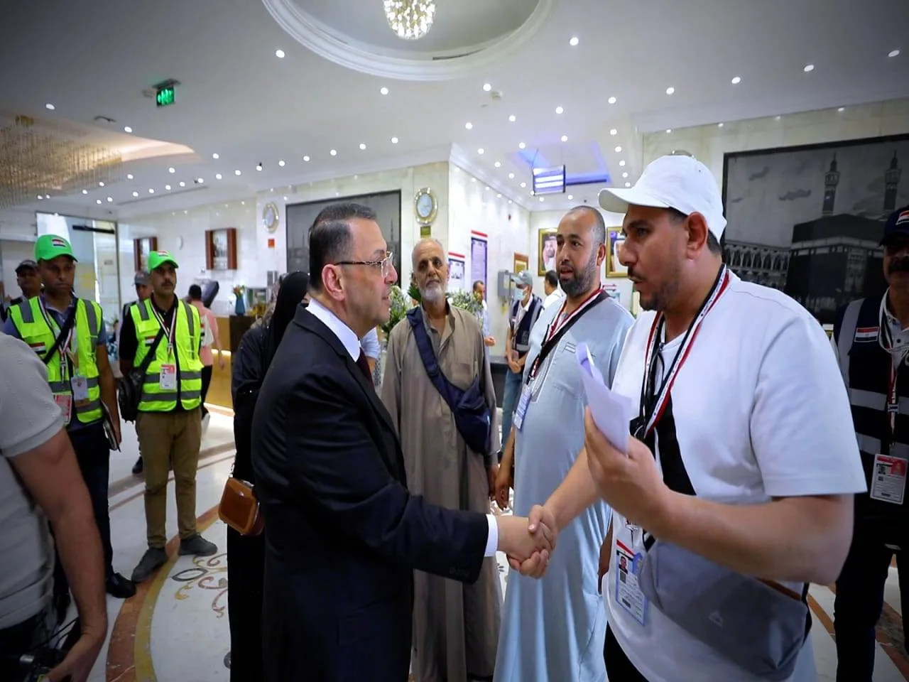 المدير التنفيذي لبعثة الحج المصرية يقوم بزيارة تفقدية لحجاج القرعة في فنادق الإقامة المدير التنفيذي لبعثة الحج المصرية يقوم بزيارة تفقدية لحجاج القرعة في فنادق الإقامة