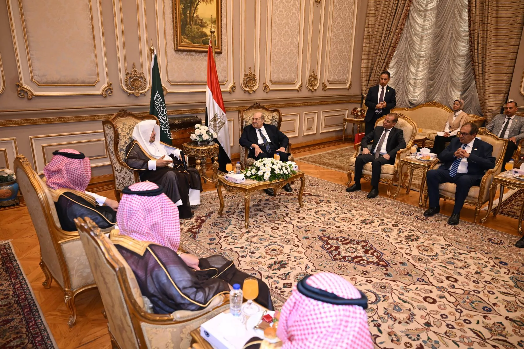 المستشار عبدالرازق يرحب برئيس مجلس الشورى السعودي المستشار عبدالرازق يرحب برئيس مجلس الشورى السعودي