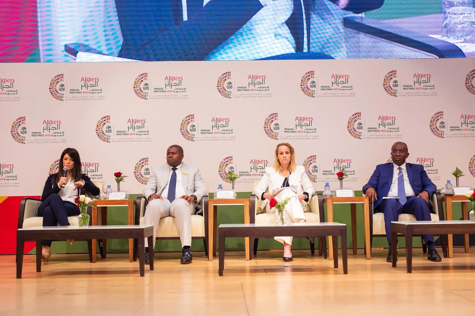 المشاط: الإبداع وريادة الأعمال هما السبيلان لتفادي فخ الدخل المتوسط وتعزيز التنمية المستدامة. المشاط: الإبداع وريادة الأعمال هما السبيلان لتفادي فخ الدخل المتوسط وتعزيز التنمية المستدامة.