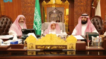 المفتي العام ونائبه يستلمان التقرير السنوي لفرع حائل