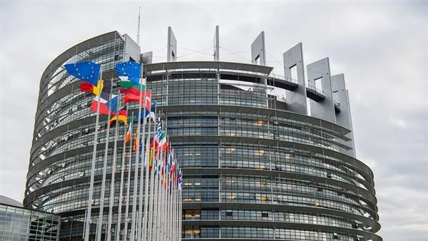 المفوضية الأوروبية تؤيد خطة لوقف إطلاق النار في أوكرانيا المفوضية الأوروبية تؤيد خطة لوقف إطلاق النار في أوكرانيا