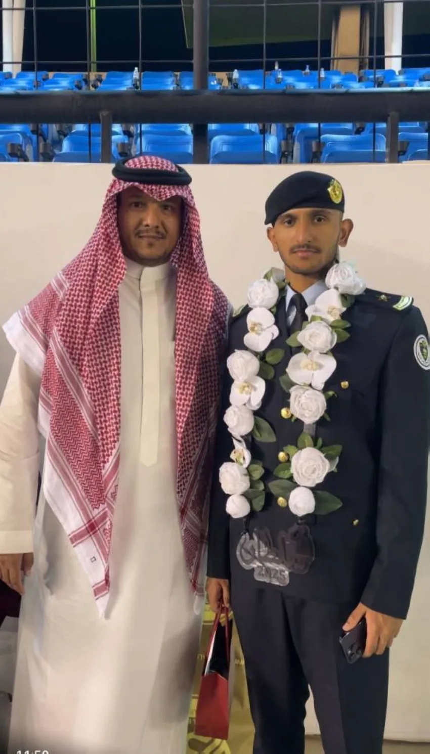 الملازم سلطان الغامدي يcelebrate تخرجه من الأكاديمية الأمنية