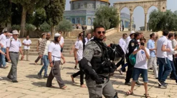 المملكة تستنكر دخول مسؤولين ومستوطني الاحتلال إلى ساحات المسجد الأقصى المبارك.