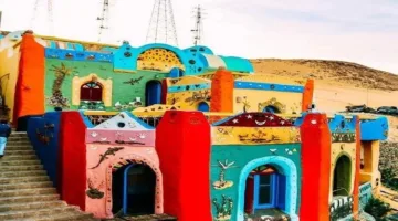 المنازل النوبية في أسوان تلفت الانتباه بألوانها وزخارفها المميزة للزوار.