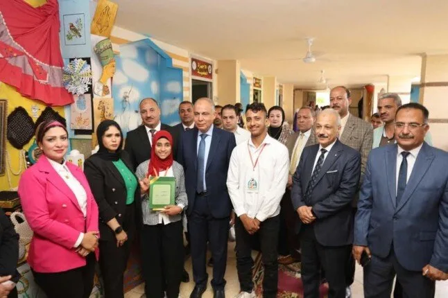 المنيا تحتفل بـ “مبدعين يمتلكون القدرة”: المحافظ يكرم المتميزين في الأنشطة التعليمية بالمركز الاستكشافي. المنيا تحتفل بـ “مبدعين يمتلكون القدرة”: المحافظ يكرم المتميزين في الأنشطة التعليمية بالمركز الاستكشافي.