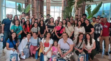 المنيا تستضيف مجموعة من الشباب المصريين المغتربين وتوزع هدايا ترويجية لتعريفهم بمعالمها السياحية.
