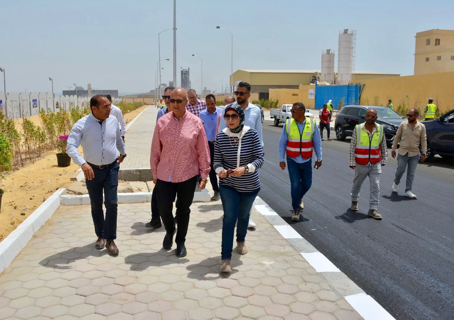 المهندس أحمد عمران يتفقد مشروعات السويس الجديدة