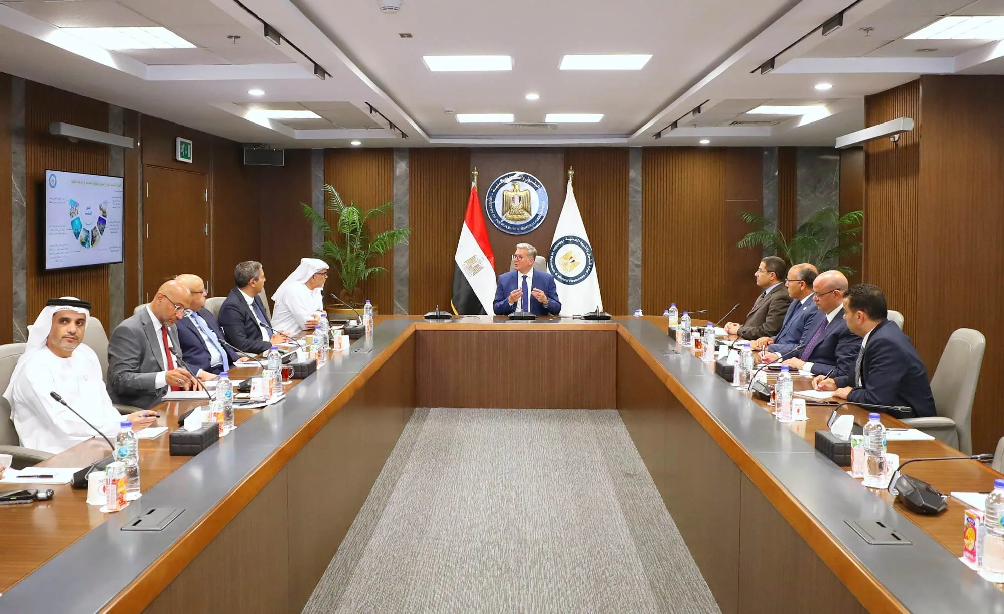 المهندس كريم بدوي وزير البترول والثروة المعدنية يبحث مع مجموعة موانئ أبوظبي سبل تعزيز التعاون المشترك