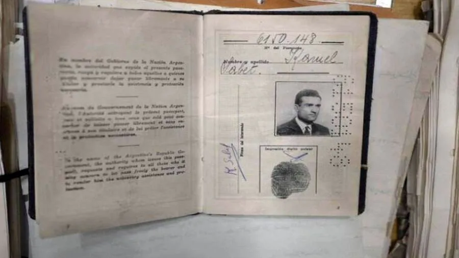 الموساد يُعلن استعادة أرشيف الجاسوس إيلي كوهين من الأراضي السورية الموساد يُعلن استعادة أرشيف الجاسوس إيلي كوهين من الأراضي السورية