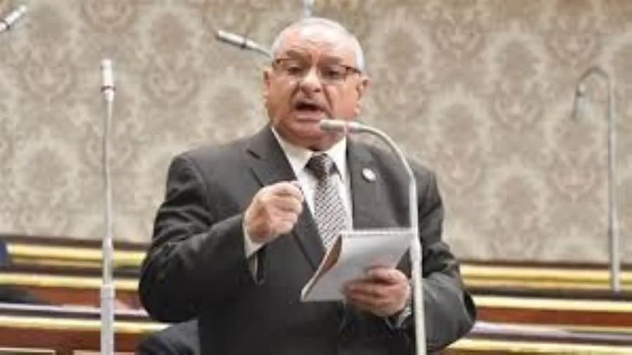 النائب محمد أبوزيد يطلب إنشاء لجنة لتفقد مبنى التأمين الصحي في ملوي.