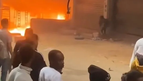 النار التهمت صاحب ورشة ميكانيكا .. ملابسات فيديو حريق فيصل | صور