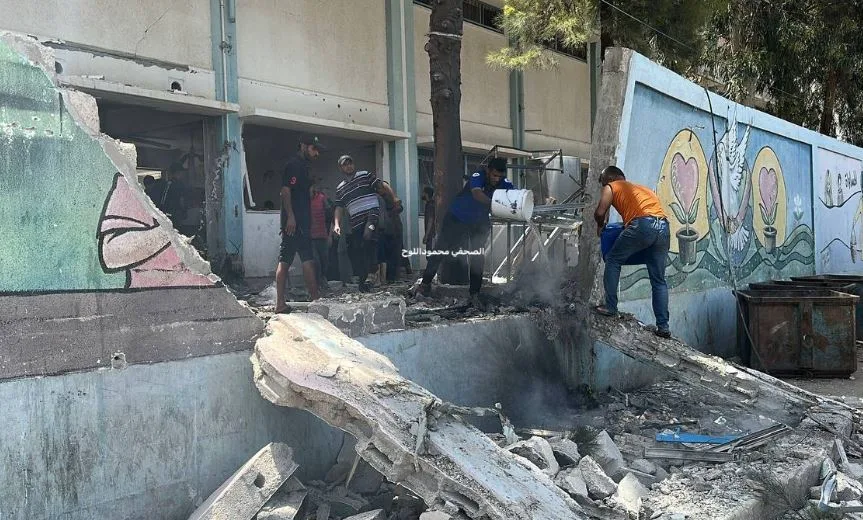 القوات الاحتلالية تقصف مدرسة مزدحمة بالنازحين في قلب غزة القوات الاحتلالية تقصف مدرسة مزدحمة بالنازحين في قلب غزة